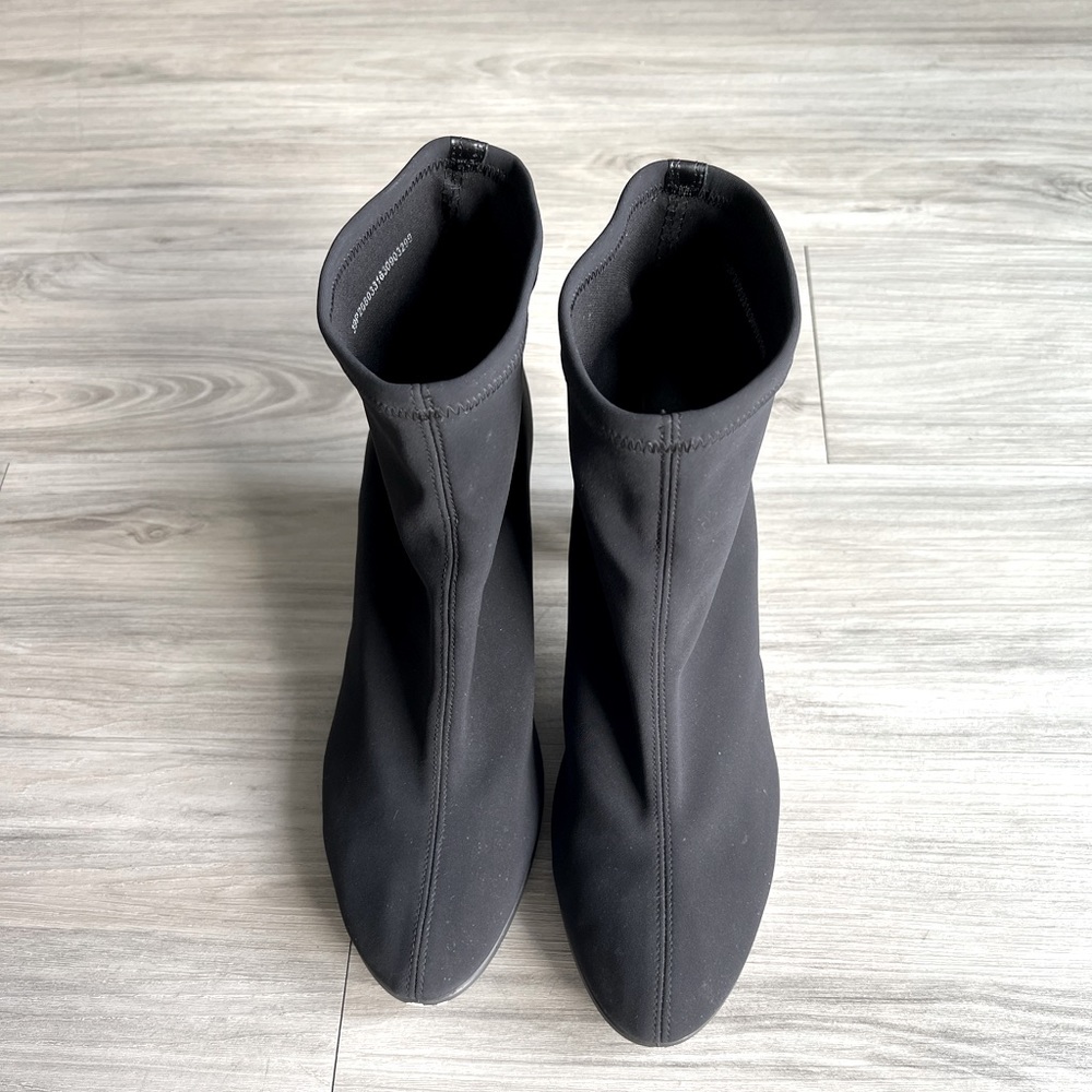 Ecco black bootie size 9 - great condition very comfortable heels